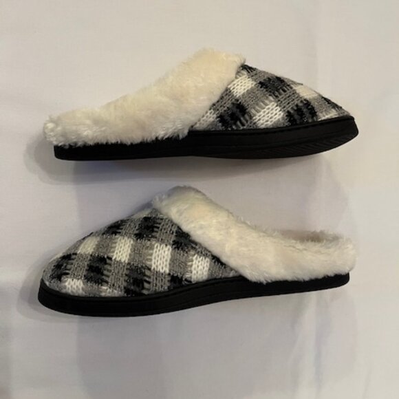 NEW-AEROSOLES | Buffalo Plaid Blk/White Clog Slippers - Picture 4 of 9